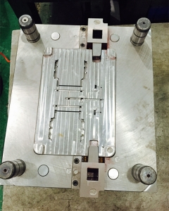 外殼塑料模具201330，深圳塑膠模具廠，精密模具加工